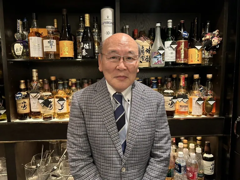 夕やけ小やけの店内