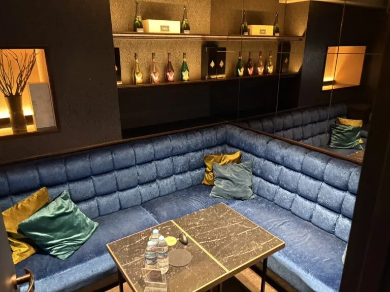 フェアリーの店内