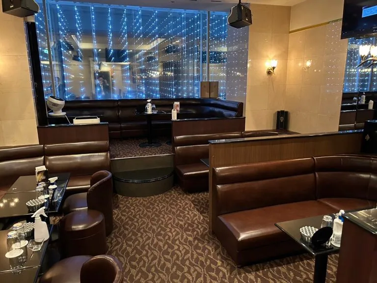美魔女 （ビマジョ）の店内