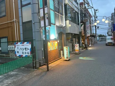 テラス　（Girl’s Bar TERRACE）への道順 8／8：少し進むと左手に勝田台テラスが入る「AZSビル」があります。