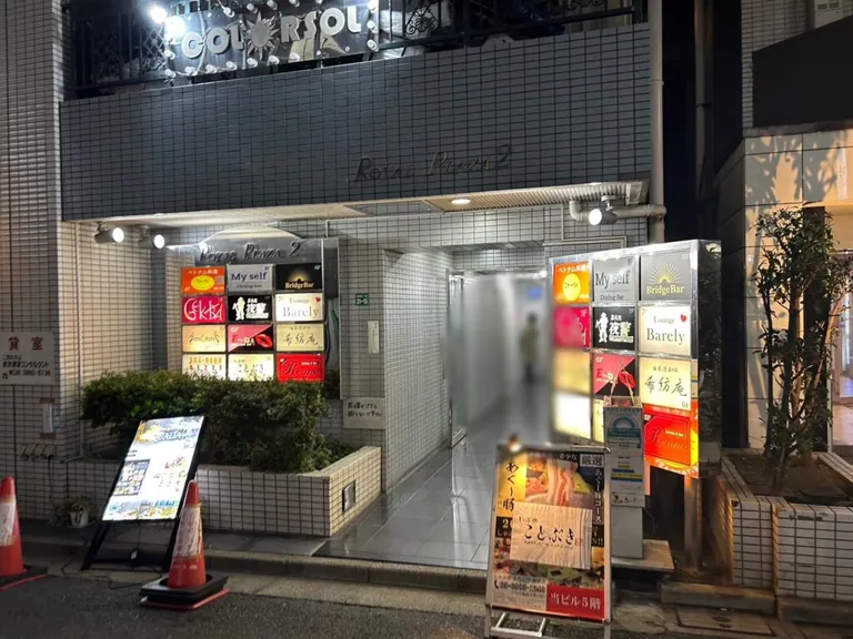 イーネー （girls cafe bar E～ねぇ）の店内