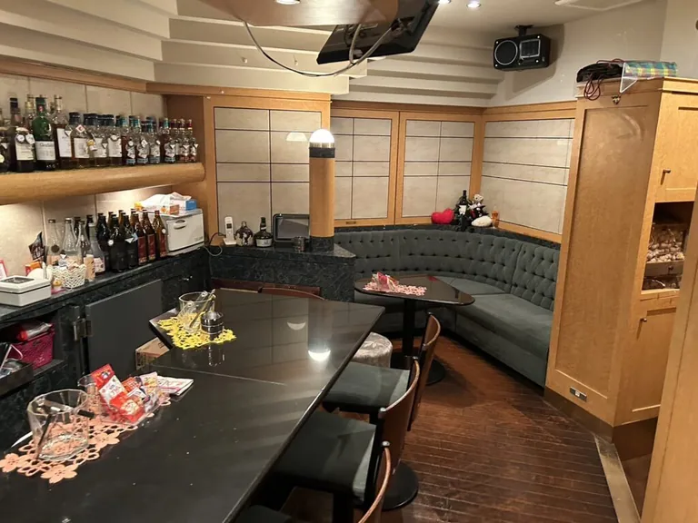 ニューアゲインの店内