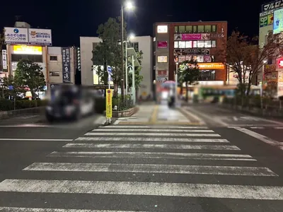 小岩　インフィニティへの道順 2／10：正面の横断歩道を渡ります。
