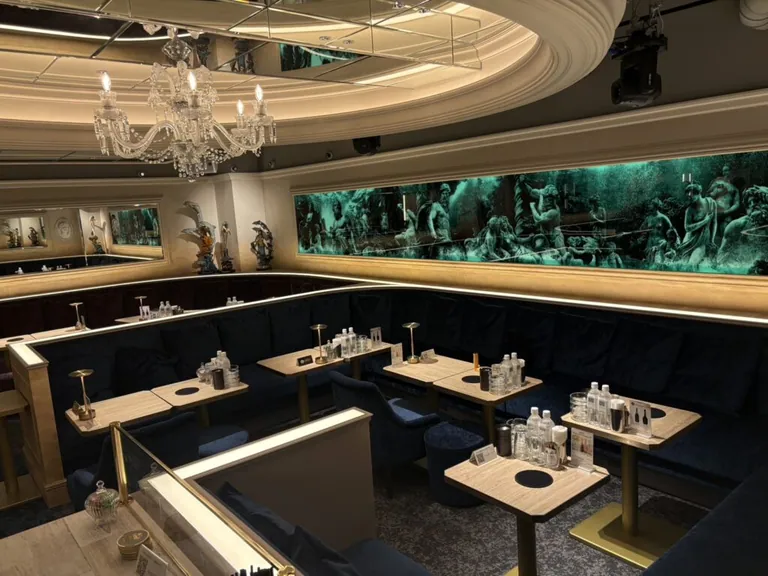 ポセイドンの店内