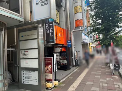 浦和　モダン （Club 杢檀）への道順 8／8：路地に出る手前の左手に浦和モダンの入る「日建高砂第2ビル」があります。