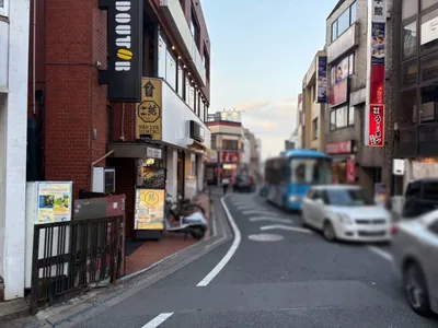 ガールズコレクションへの道順 3／5：道路を右手に直進します。