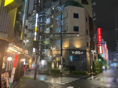 ビリーヴへの道順 8／9：直進をすると少し広めの十字路に出るので横断歩道を渡って左折します。