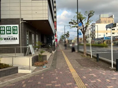 ニューマドンナへの道順 3／4：道路を右手に直進します。