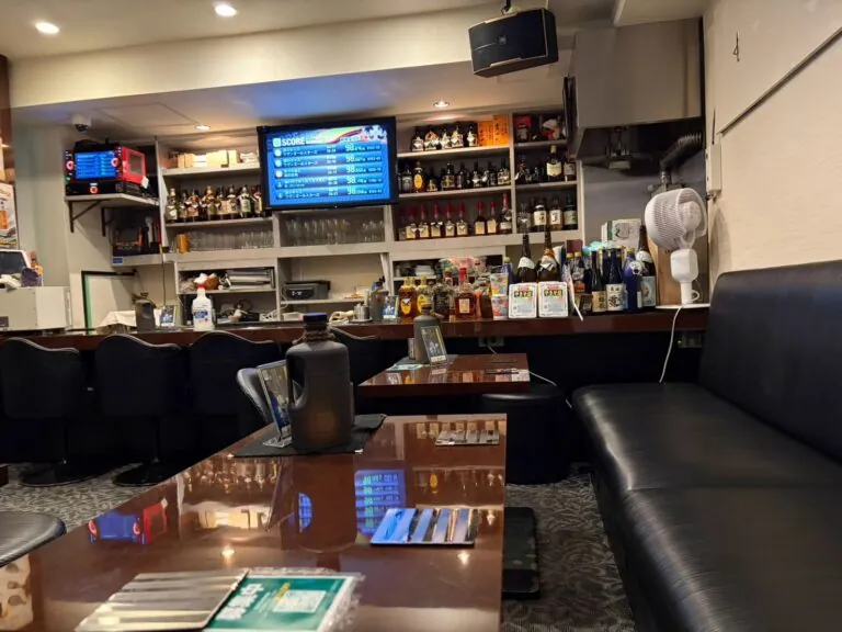 カラットはなれの店内