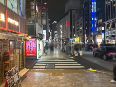 クロリスへの道順 6／8：左手二つ目の路地も超えて直進をします。