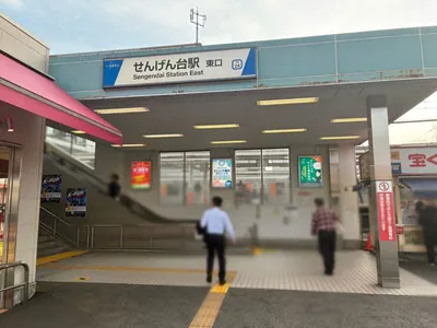 ニューマドンナへの道順 1／4：せんげん台駅東口を出ます。