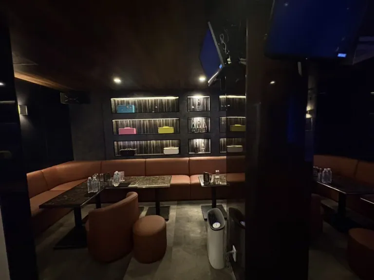 アジュールの店内