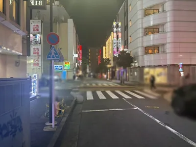 センスへの道順 11／11：十字路の手前左手角に五反田センスの入る「大宗五反田ビル」があります。