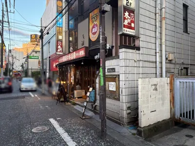ゴールドへの道順 7／7：少し進むと右手に溝の口ゴールドの入る「柴原ビル」があります。