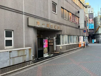 美熟女 （ビジュクジョ）への道順 8／8：突き当り手前左手に津田沼美熟女の入る「第一辰巳ビル」があります。