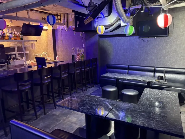 新宿三丁目 アステールの店内