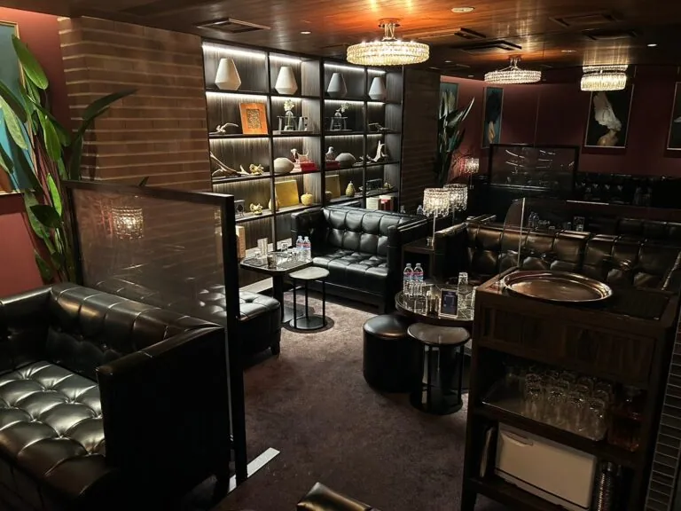 ジェントルマンズクラブ （Gentleman’s club）の店内