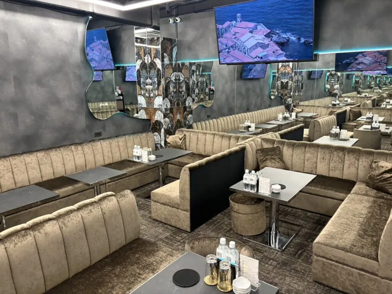 ダイヤモンドの店内