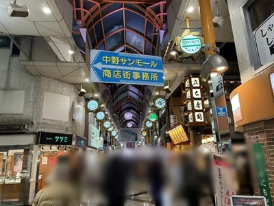 プラザへの道順 4／6：右手四つ目の路地を右折します。