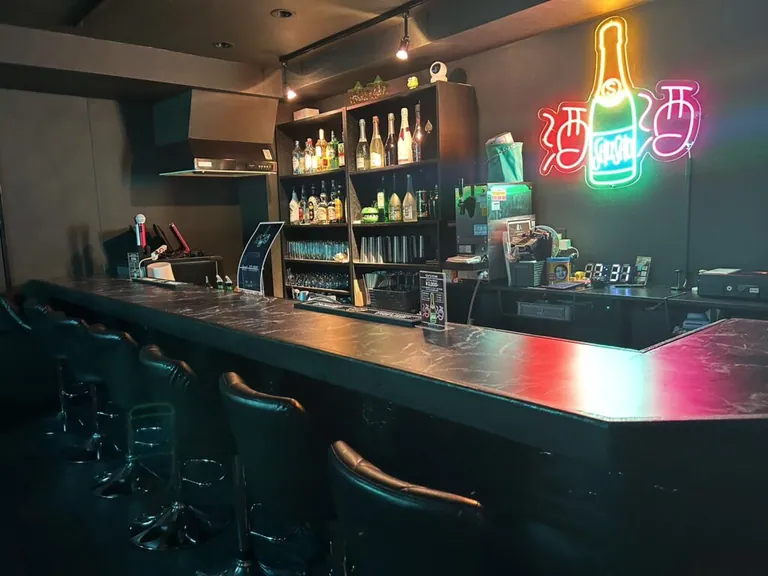 松戸 酒酒 (シュシュ)の店内