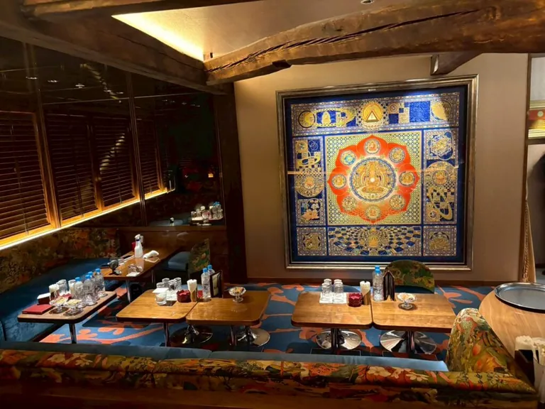 茜 （アカネ）の店内