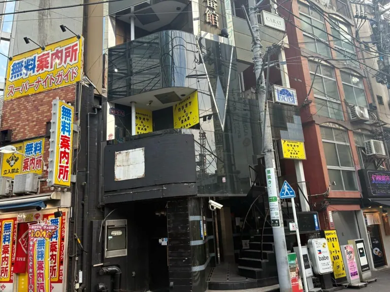 カラットはなれの店内