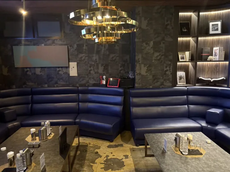 ジェネレーションの店内