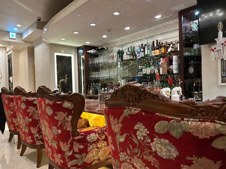 王族 （オウゾク）の店内