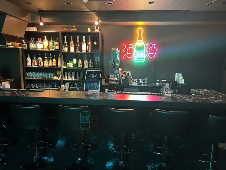 松戸 酒酒 (シュシュ)の店内