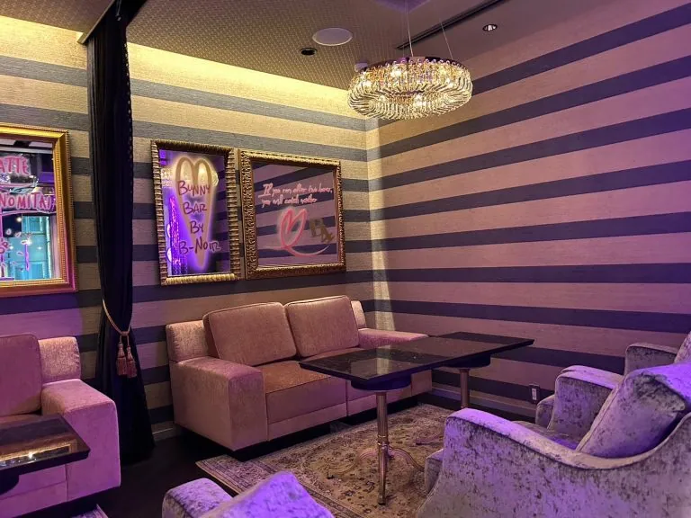 B4 （ビーフォー）の店内