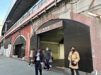 オー （O）への道順 1／6：各線「新橋駅」烏森口を出ます。