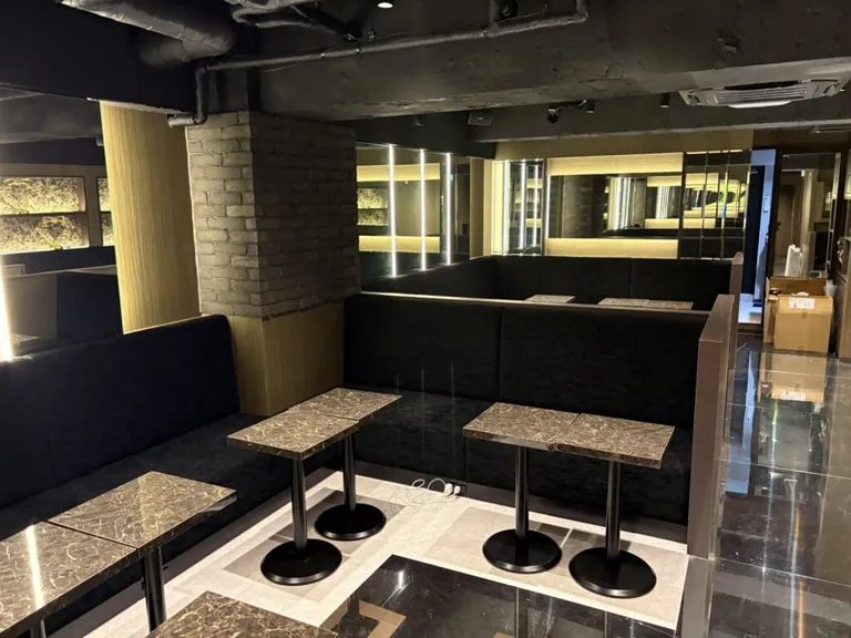 ハイスクールナナプラザの店内