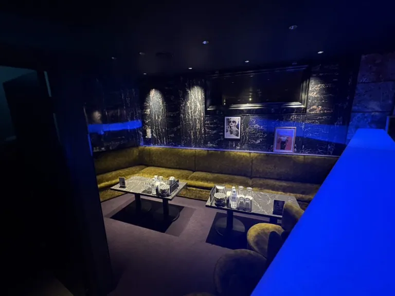 小岩　エンペラーズラウンジ （Emperor’s Lounge）の店内