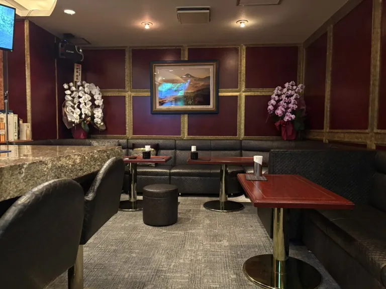 宝泉 （ホウセン）の店内