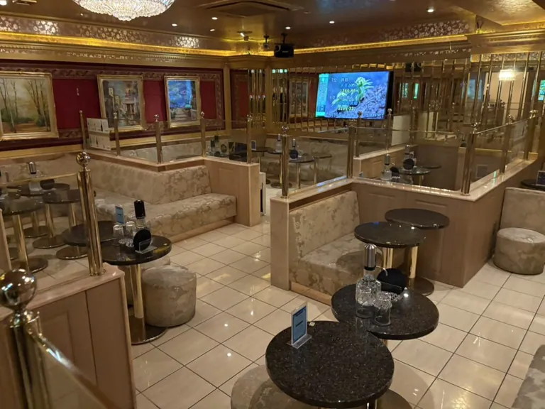 クリスタルシューズの店内