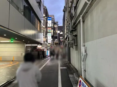 エイムへの道順 4／8：直進します。
