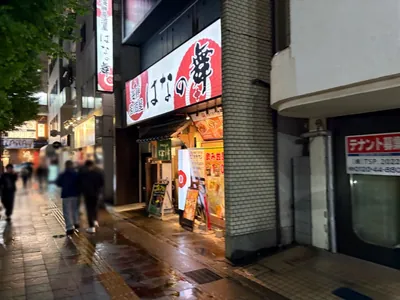 五井　アウローラへの道順 4／4：少し進むと右手に五井アウローラの入る「五井駅前ビル」があります。