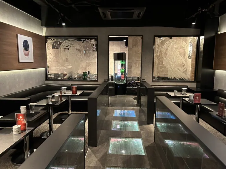 シャンデルの店内