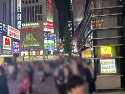 ネロへの道順 9／10：右折したら突き当たるまで直進します。