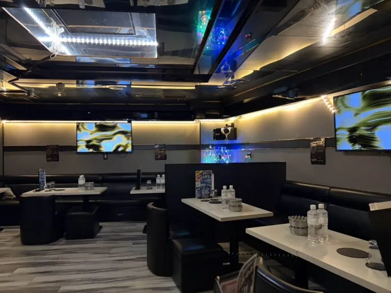 帝 （ミカド）の店内