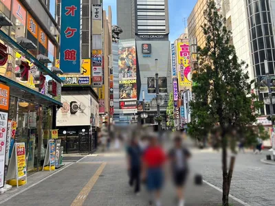 サラへの道順 6／12：一つ目の十字路を左折します。