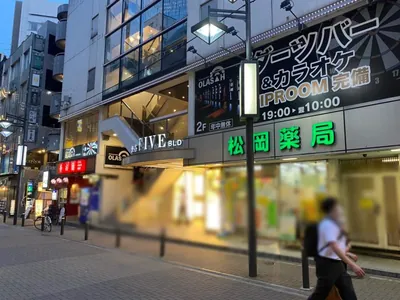 ファイブへの道順 7／7：左折して右手3件目に渋谷ファイブの入る「渋谷ファイブビル」があります。