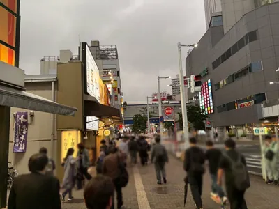 ティトゥルースへの道順 4／6：一つ目の左手路地を左折します。