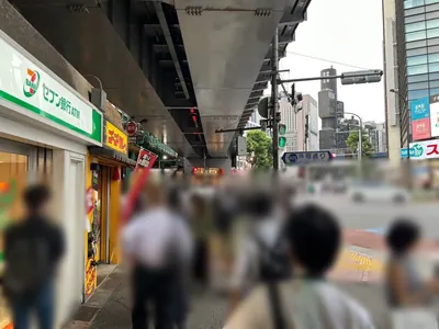 ソウへの道順 2／9：駅を背にして左に進みます。