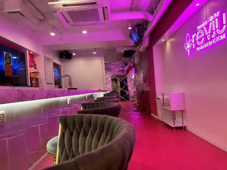レヴューの店内