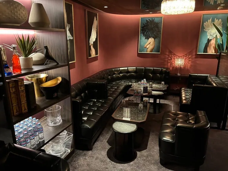 ジェントルマンズクラブ （Gentleman’s club）の店内