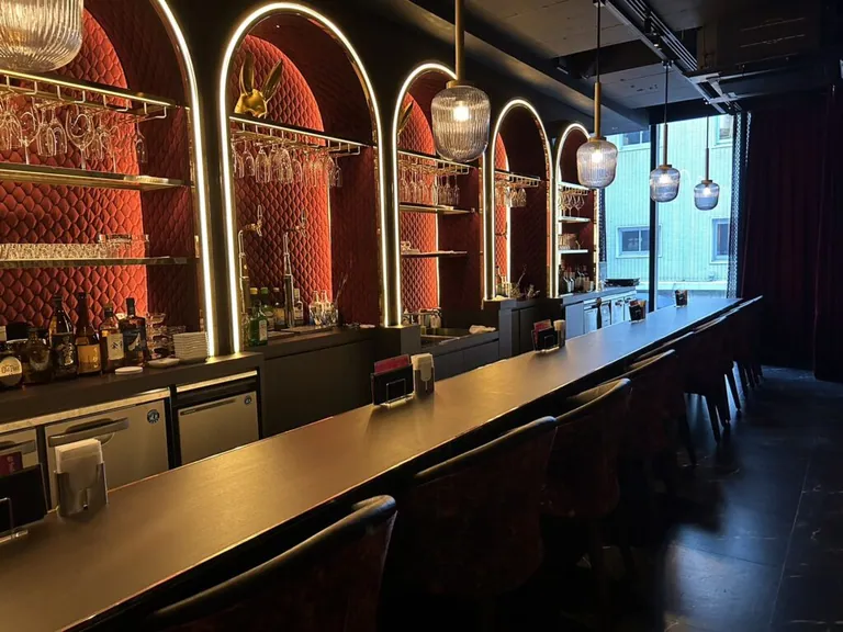 B4 (ビーフォー)の店内