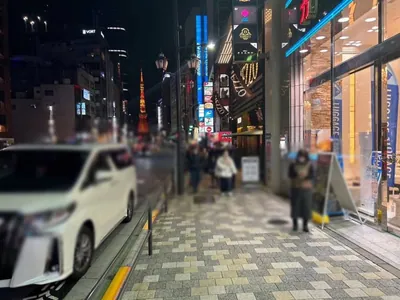 ゼットラウンジへの道順 4／7：道路を右手に直進します。