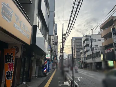 ラグゼリアへの道順 4／5：二つ目の横断歩道を渡って右折します。