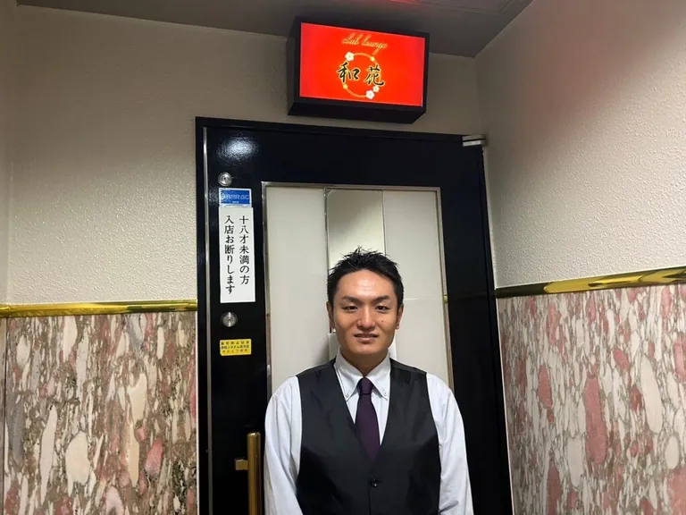 和花 （ワカ）の店内